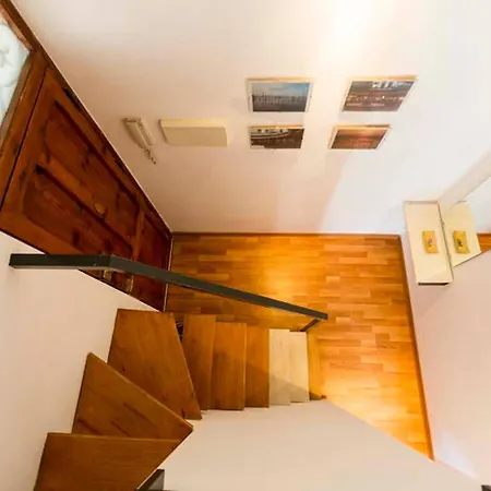 Apartment Cerrajeros Market